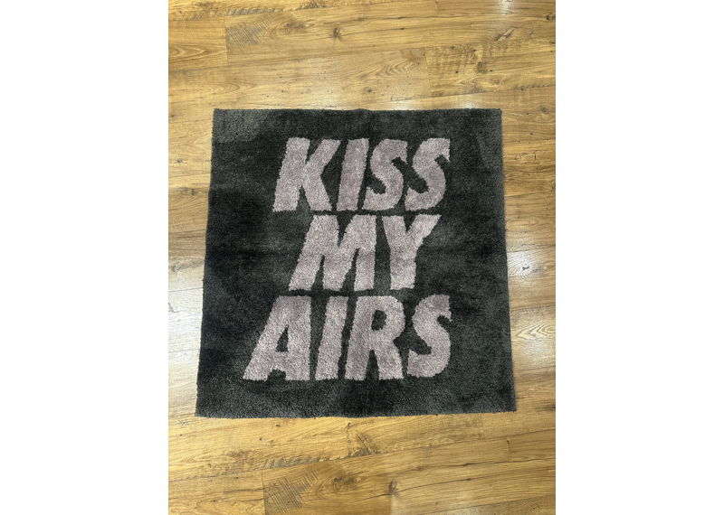 Kiss My Airs Rug